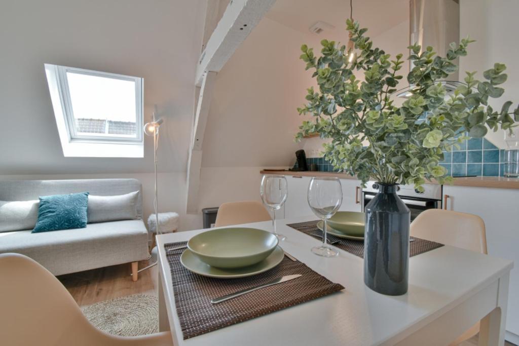 Residence Jean Hardy - Hyper Centre, Parking Gratuit, Wifi, Clim, Gare Valenciennes Eksteriør billede